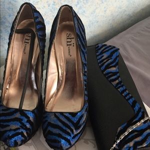 Shi by Journeys Heels (worn once) Clutch included